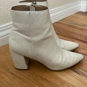 Steve Madden White Booties Heeled Boots US Womens size 6M